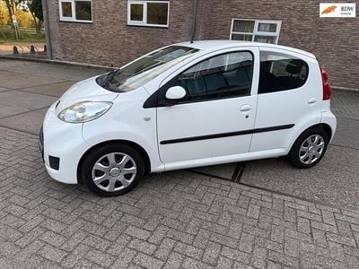Wit Gebruikt 2011 Peugeot 107 Hatchback | € 5.250 (Eerlijke prijs)