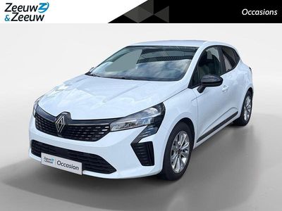 Wit Occasion 2024 Renault Clio V Evolution Hatchback | € 18.435 (Eerlijke prijs)