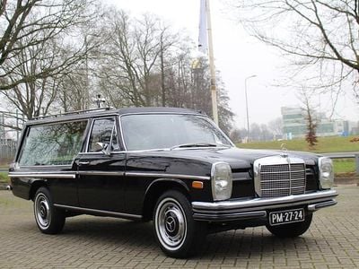 Zwart Gebruikt 1968 Mercedes 240 | € 19.500