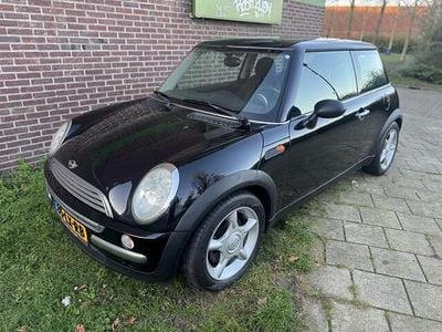 Zwart (metallic) Gebruikt 2003 Mini ONE Salt Hatchback | € 1.445 (Eerlijke prijs)