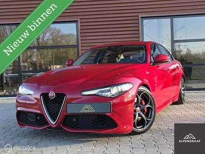 Rood Gebruikt 2018 Alfa Romeo Giulia Super Sedan | € 26.950 (Eerlijke prijs)