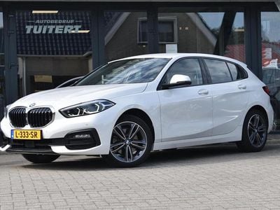 Hatchback Gebruikt 2021 BMW 118 Sport Line Hatchback | € 21.845 (Goede deal)