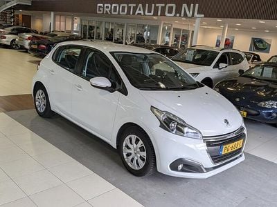 Wit (metallic) Gebruikt 2017 Peugeot 208 Hatchback | € 4.944 (Goede deal)