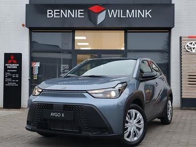 Zilver (metallic) Nieuw 2025 Toyota Aygo X Play SUV | € 24.345 (Eerlijke prijs)