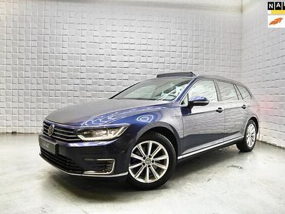 Blauw Occasion 2016 VW Passat GTE Stationwagen | € 16.749 (Eerlijke prijs)