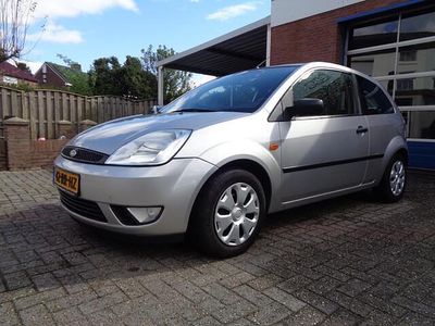 Grijs Gebruikt 2005 Ford Fiesta Futura Hatchback | € 3.500 (Iets duurder)