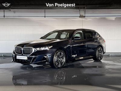 M carbonschwarz metallic (zwart metallic) Nieuw 2026 BMW 530e Comfort Edition Stationwagen | € 87.034