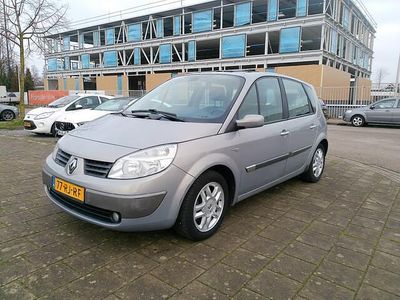 Beige (metallic) Gebruikt 2005 Renault Scénic II MPV | € 3.250 (Iets duurder)