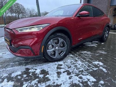 Rood Occasion 2021 Ford Mustang Mach-E SUV | € 17.600 (Super prijs)