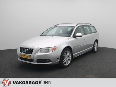 tweedehands Volvo V70 2.5FT Momentum Youngtimer Trekhaak - PDC Achter - Stoel + Achterbank verwarming - Bluetooth - Climate en Cruise Control