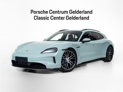 Shadegroen metallic Occasion 2025 Porsche Taycan Sport Turismo Sedan | € 114.900