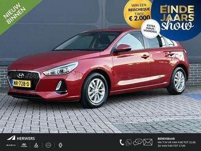 Scarlet red pearl (pr2) Gebruikt 2017 Hyundai i30 Comfort Hatchback | € 14.985 (Eerlijke prijs)