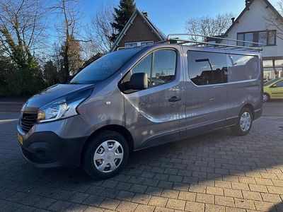 Grijs (metallic) Occasion 2015 Renault Trafic MPV | € 7.999
