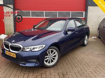 Blauw Occasion 2021 BMW 318 Executive Stationwagen | € 28.283 (Goede deal)
