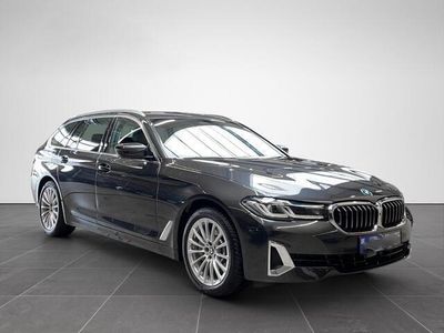 tweedehands BMW 530 5-SERIE Touring iA LUXURY ** LASER, LEDER, PANORAMA, DR. ASS+, STANDK, VERW. STUUR ** 1e EIG - RUIM 36k ONDER NP ** ** INFORMEER OOK NAAR ONZE AANTREKKELIJKE FINANCIAL-LEASE TARIEVEN **