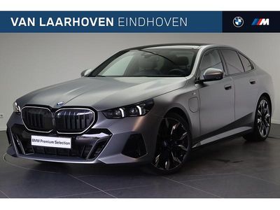 Grijs Gebruikt 2024 BMW 550e M Sport Sedan | € 80.950 (Duur)