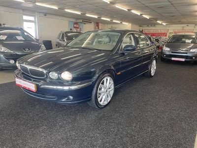 tweedehands Jaguar X-type 2.5 V6 Executive. Lederen bekleding, elec stoelen, cruise control en meer!