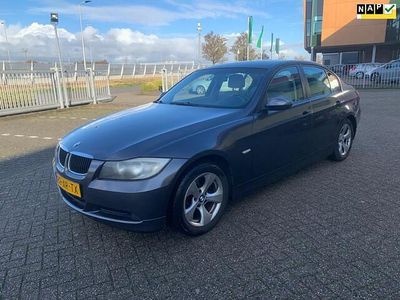 Grijs (metallic) Occasion 2007 BMW 318 Sedan | € 2.950 (Eerlijke prijs)