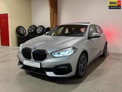 Grijs Gebruikt 2020 BMW 118 Sport Line Hatchback | € 24.995 (Eerlijke prijs)