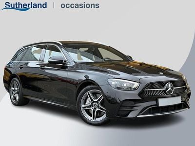 Zwart (metallic) Gebruikt 2023 Mercedes E300 AMG line Stationwagen | € 43.700 (Goede deal)