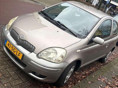 Beige Gebruikt 2006 Toyota Yaris Hatchback | € 2.500 (Eerlijke prijs)