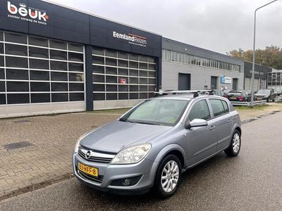 tweedehands Opel Astra 1.6 Temptation CLIMA NAVIGATIE ZILVER 2008