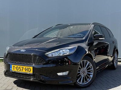 Zwart (metallic) Occasion 2018 Ford Focus ST-Line Stationwagen | € 11.894 (Iets duurder)