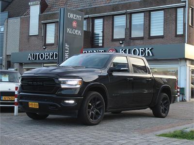 tweedehands Dodge Ram 15005.7 V8 4x4 Crew Cab Laramie BLACK OPTIC PANO LUCHTVERING GR NAVI STOELVERW EN KOEL 69000KM!!