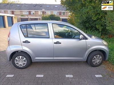 Grijs Gebruikt 2007 Daihatsu Sirion Hatchback | € 1.650 (Eerlijke prijs)
