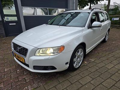 Wit Occasion 2009 Volvo V70 Momentum Stationwagen | € 9.995 (Iets duurder)
