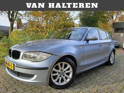 Blauw (metallic) Gebruikt 2009 BMW 116 Hatchback | € 3.499 (Eerlijke prijs)