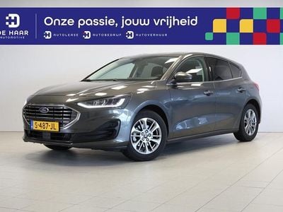 Grijs Gebruikt 2023 Ford Focus Titanium Hatchback | € 19.890 (Eerlijke prijs)