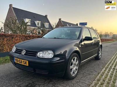 Blauw (metallic) Gebruikt 2001 VW Golf IV Trendline Hatchback | € 1.499 (Eerlijke prijs)