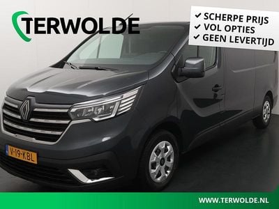 Gris comete Occasion 2024 Renault Trafic MPV | € 27.945 (Goede deal)