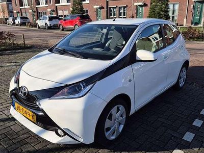 Occasion Toyota Aygo X-play 69 PK (50 kW) 2016 Wit Hatchback