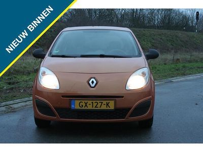 Oranje Gebruikt 2008 Renault Twingo Authentique Hatchback | € 1.799 (Eerlijke prijs)