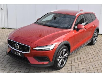 tweedehands Volvo V60 CC 2.0 B5 AWD Plus | FusionRed | DirectLeverbaar | Nieuw