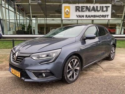 tweedehands Renault Mégane IV 1.2 TCe Série Signature Exclusiv / Automaat / Bose / Keyless / Climate / Parkeersens. 360° / Achteruitrijcamera / Cruise / Lane assist / Head-up Display / Bose / Massage /