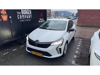 Blanc glacier 369 Gebruikt 2024 Renault Clio V Evolution Hatchback | € 16.445 (Eerlijke prijs)