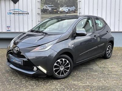 Grijs Gebruikt 2015 Toyota Aygo X-play Hatchback | € 7.445 (Eerlijke prijs)