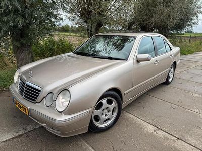 Beige Gebruikt 2001 Mercedes E200 Avantgarde Sedan | € 3.490