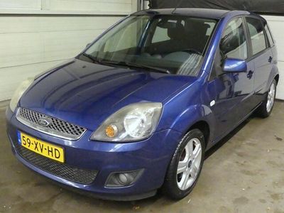 tweedehands Ford Fiesta 1.3-8V Futura - Airco - 5 deurs - Trekhaak