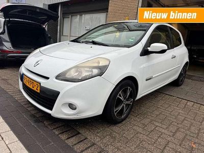 Wit Occasion 2012 Renault Clio IV Collection Hatchback | € 1.995 (Iets duurder)