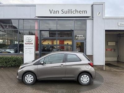 Grijs Gebruikt 2015 Toyota Yaris Hatchback | € 9.995 (Eerlijke prijs)