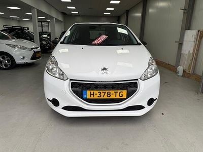 Wit (metallic) Gebruikt 2014 Peugeot 208 Hatchback | € 3.749 (Eerlijke prijs)