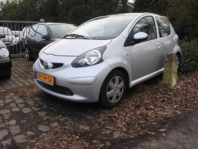 Occasion Toyota Aygo 68 PK (50 kW) 2006 Grijs (metallic) Hatchback