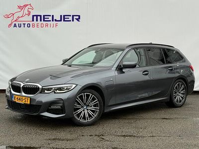 Grijs Occasion 2021 BMW 330 Executive Stationwagen | € 22.980 (Goede deal)