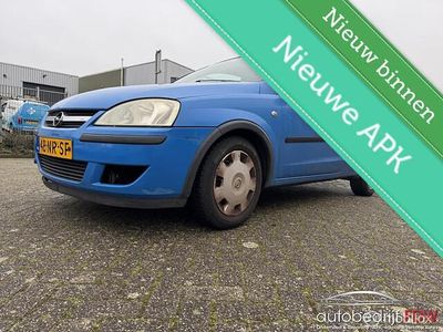 Blauw Occasion 2004 Opel Corsa Essentia Hatchback | € 850 (Eerlijke prijs)
