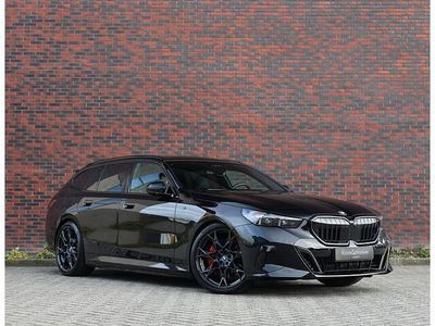 Zwart Occasion 2025 BMW 550e M Performance Stationwagen | € 103.950