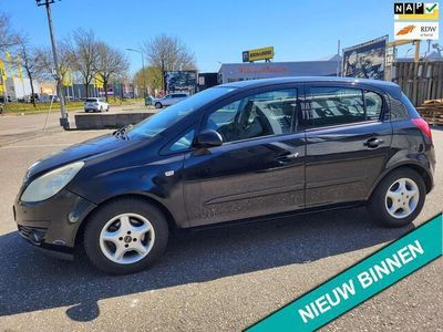 Zwart Occasion 2008 Opel Corsa Essentia Hatchback | € 1.999 (Eerlijke prijs)